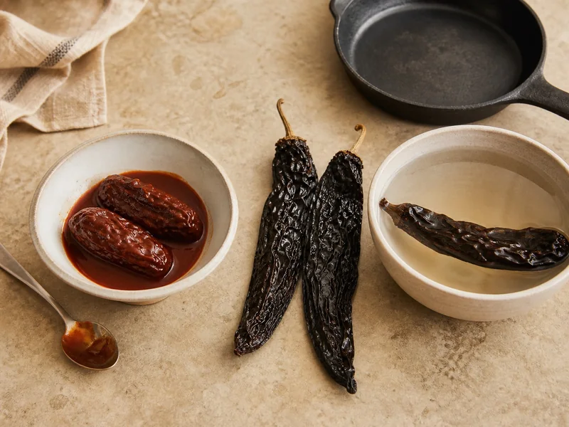 Chipotle and Pasilla Pepper comparison