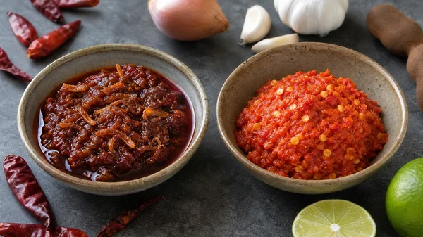 Nam Prik Pao vs Sambal Oelek: Use and Swap Guide