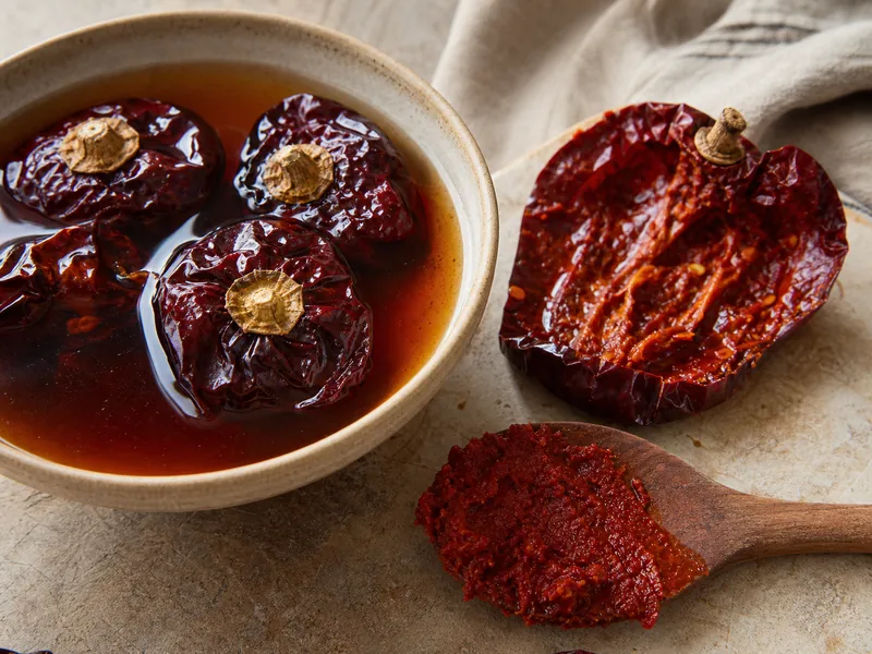 Soaked ?ora peppers opened and scraped into red pulp